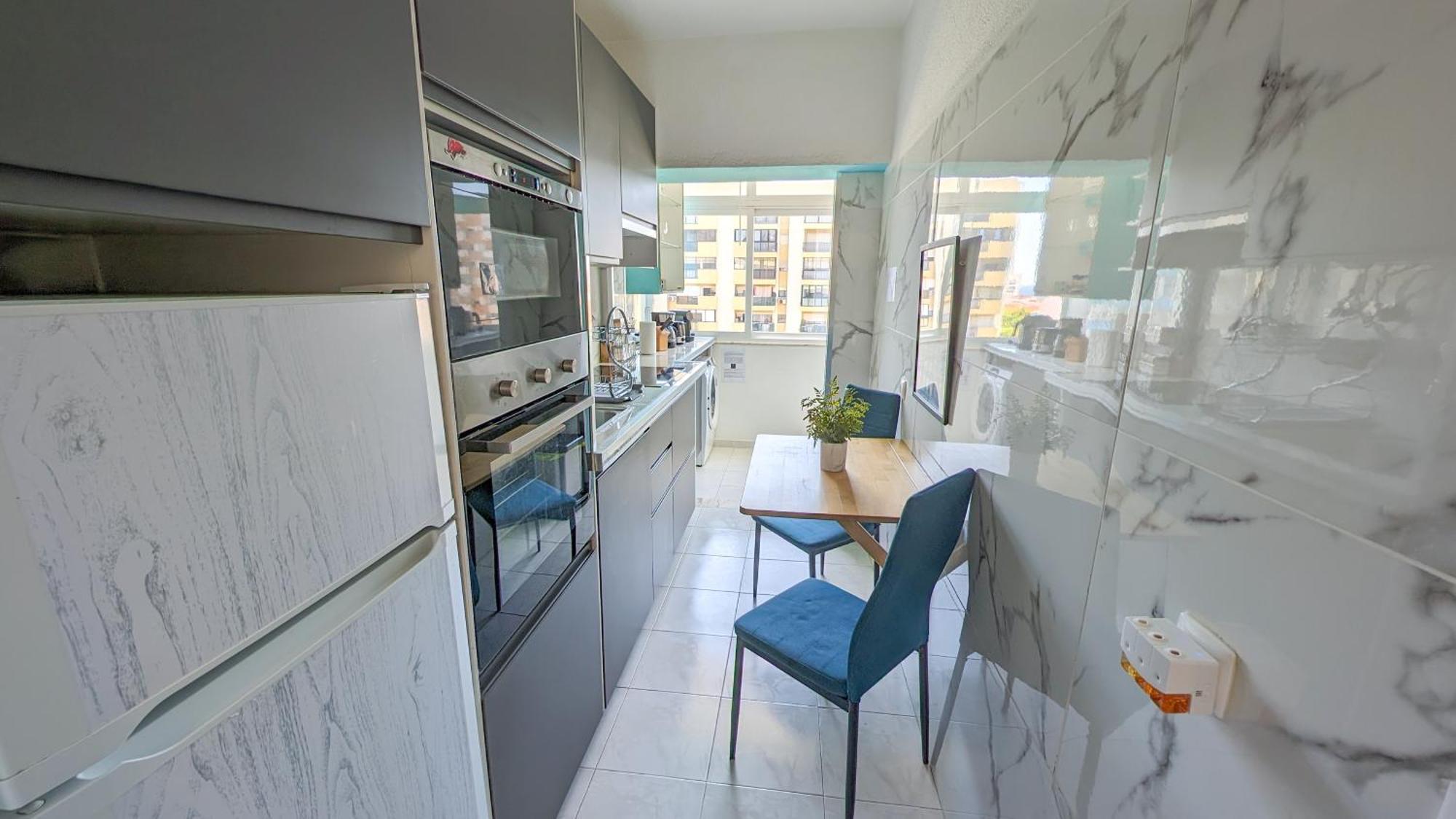 2 Room Condo - 5 Mins From Costa Da Caparica Beach & Bars المظهر الخارجي الصورة
